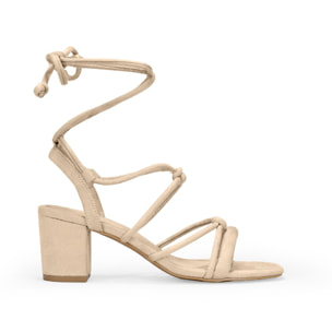 Sandalias beige con tacón ancho