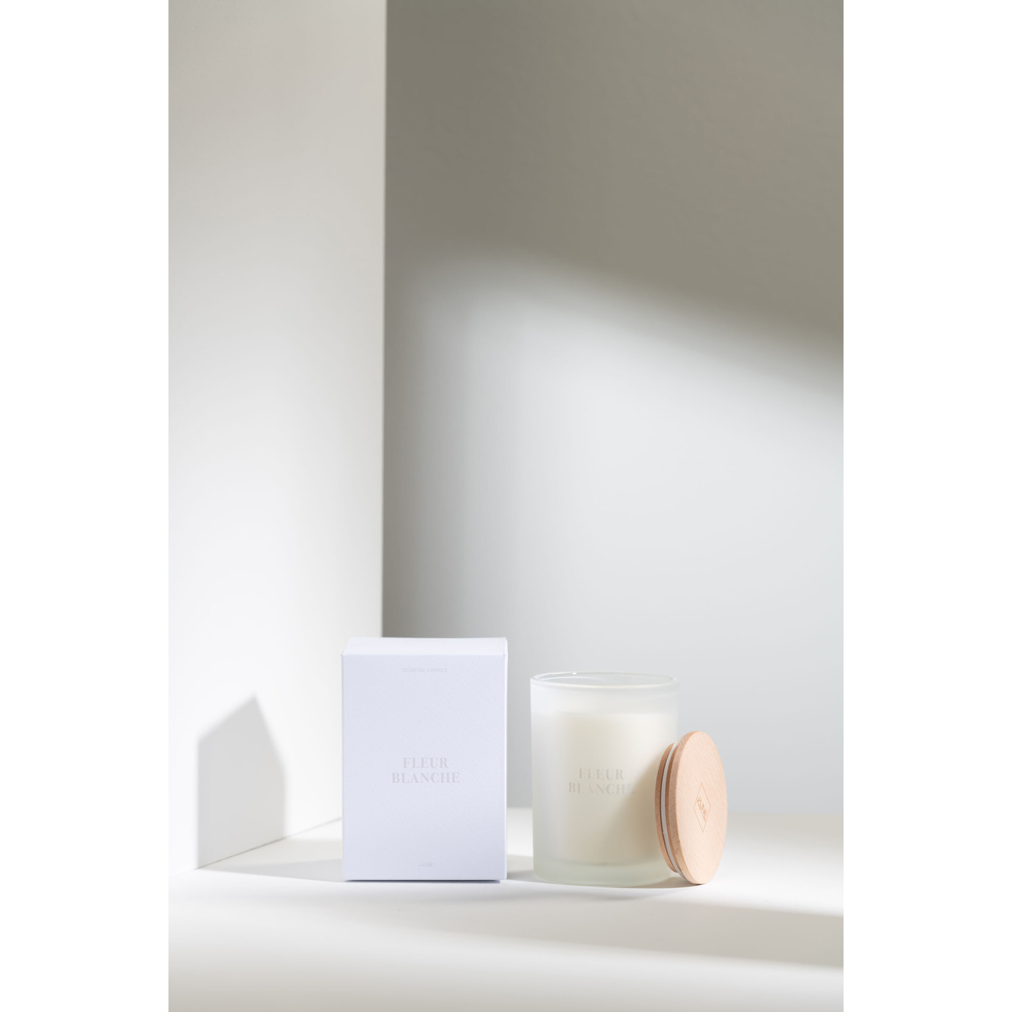 J-Line bougie parfumée Accords Essentiels - Fleur Blanche - blanc - 38H