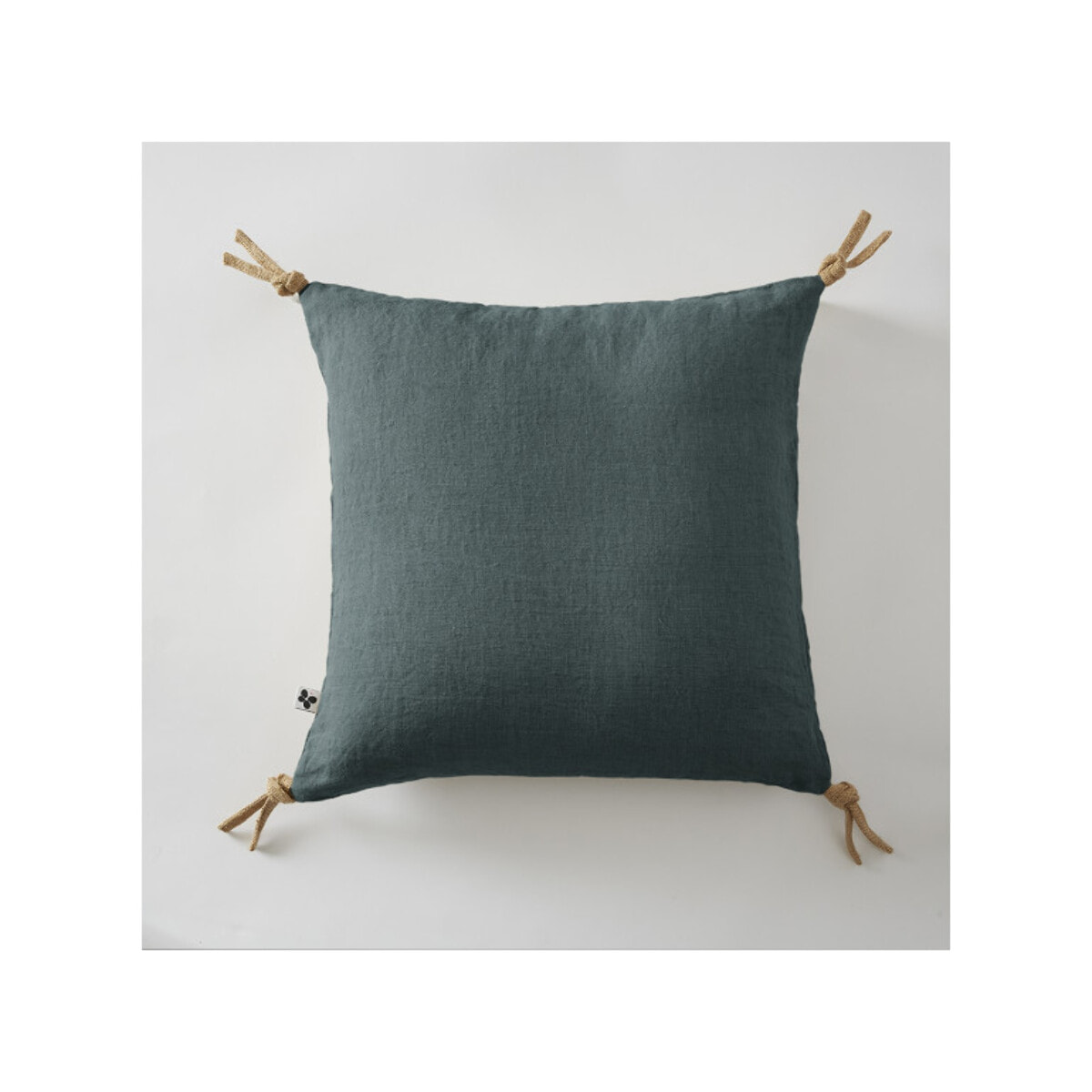 Coussin en lin lavé déhoussable 45 x 45 cm à pompons - 5 coloris - SOLINE