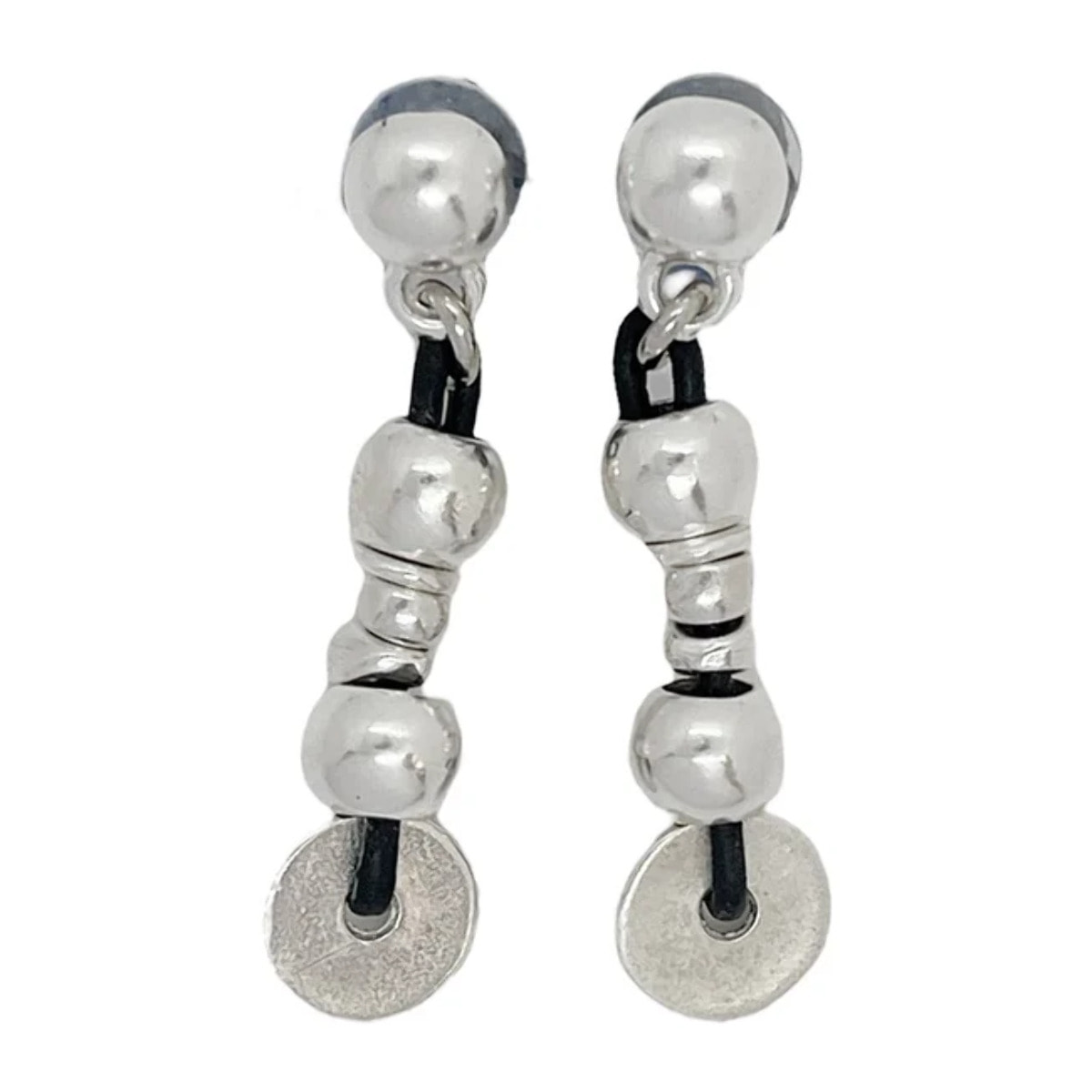 Pendiente Tick en cuero plata chapado, multibeads