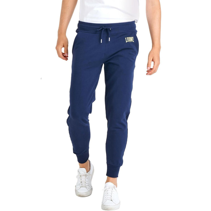 Pantalón básico de hombre con logo pequeño