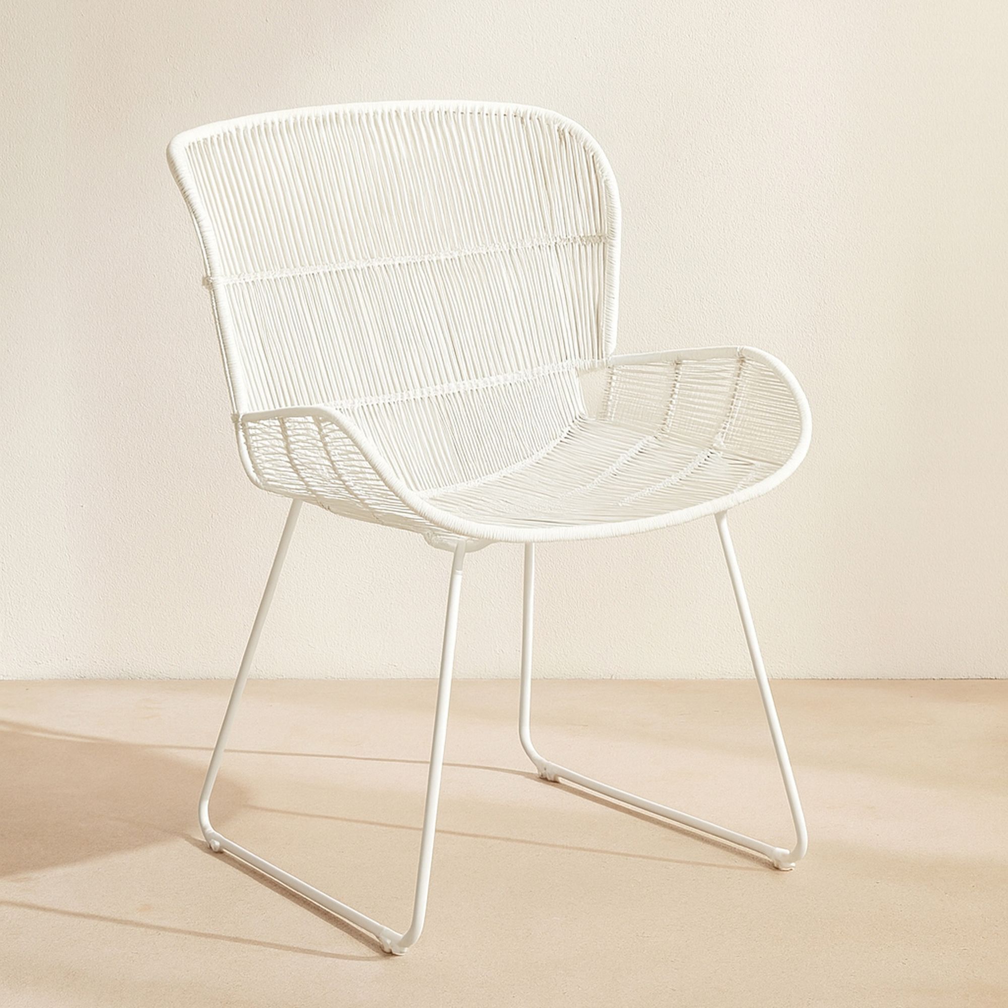 Fauteuil de table en polypropylène blanc CON DAO