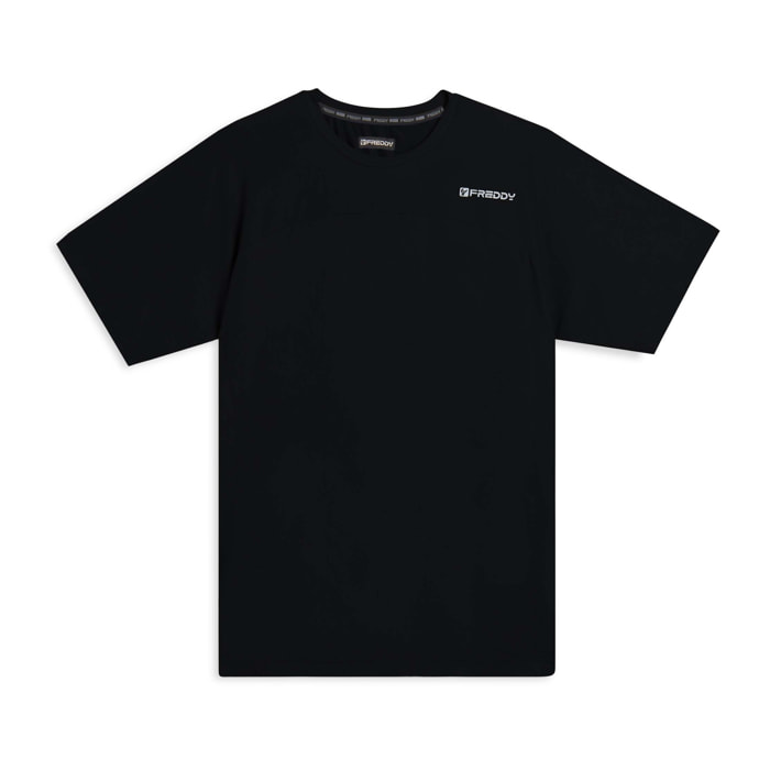 T-shirt slim con logo al cuore e fit ergonomico