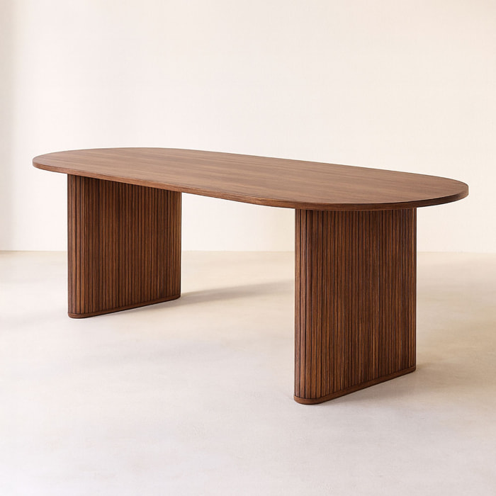 Table à manger ovale effet noyer et pieds striés 230cm SELMA