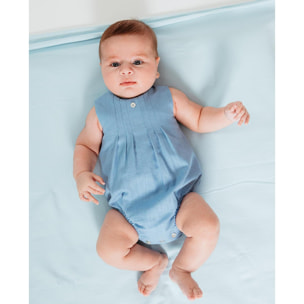 Pelele de lino azul. Con pliegues en el delantero y botones de decoracion.