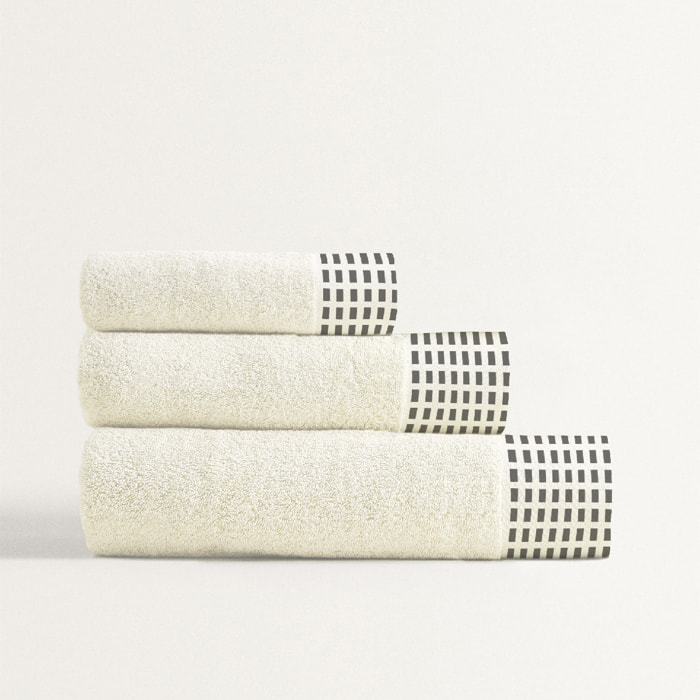 Set 3 serviettes SQUARE - 100% coton 450gr/m2 - 30x50+50x90+70x130 cm - Plusieurs couleurs disponibles -