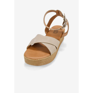 Sandalias plataforma beige con cierre de hebilla
