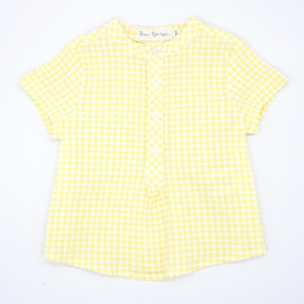 Camisa de manga corta estampado de vichy amarillo. Cuello mao y bolsillo en el delantero.