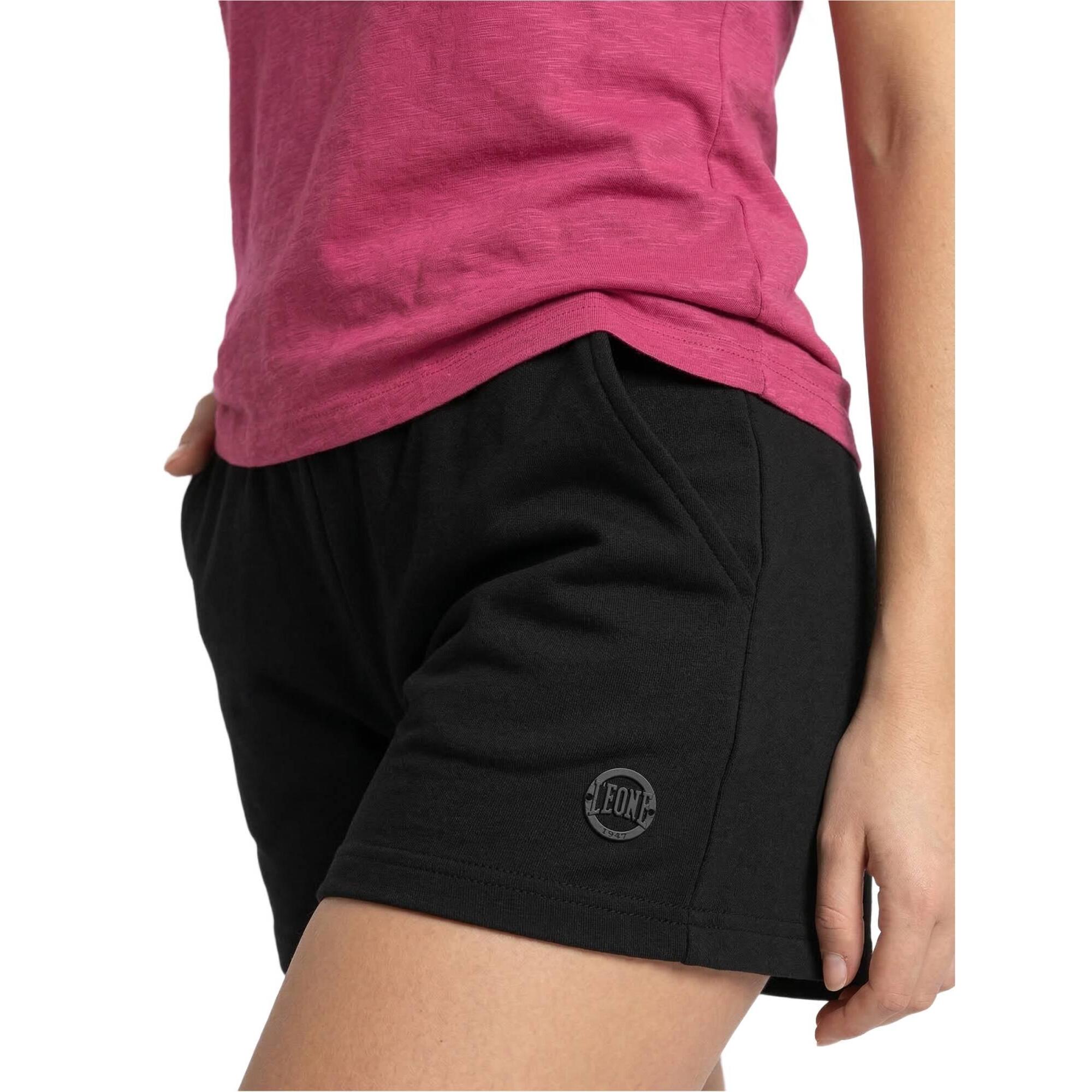 Mujer bajita nunca sin