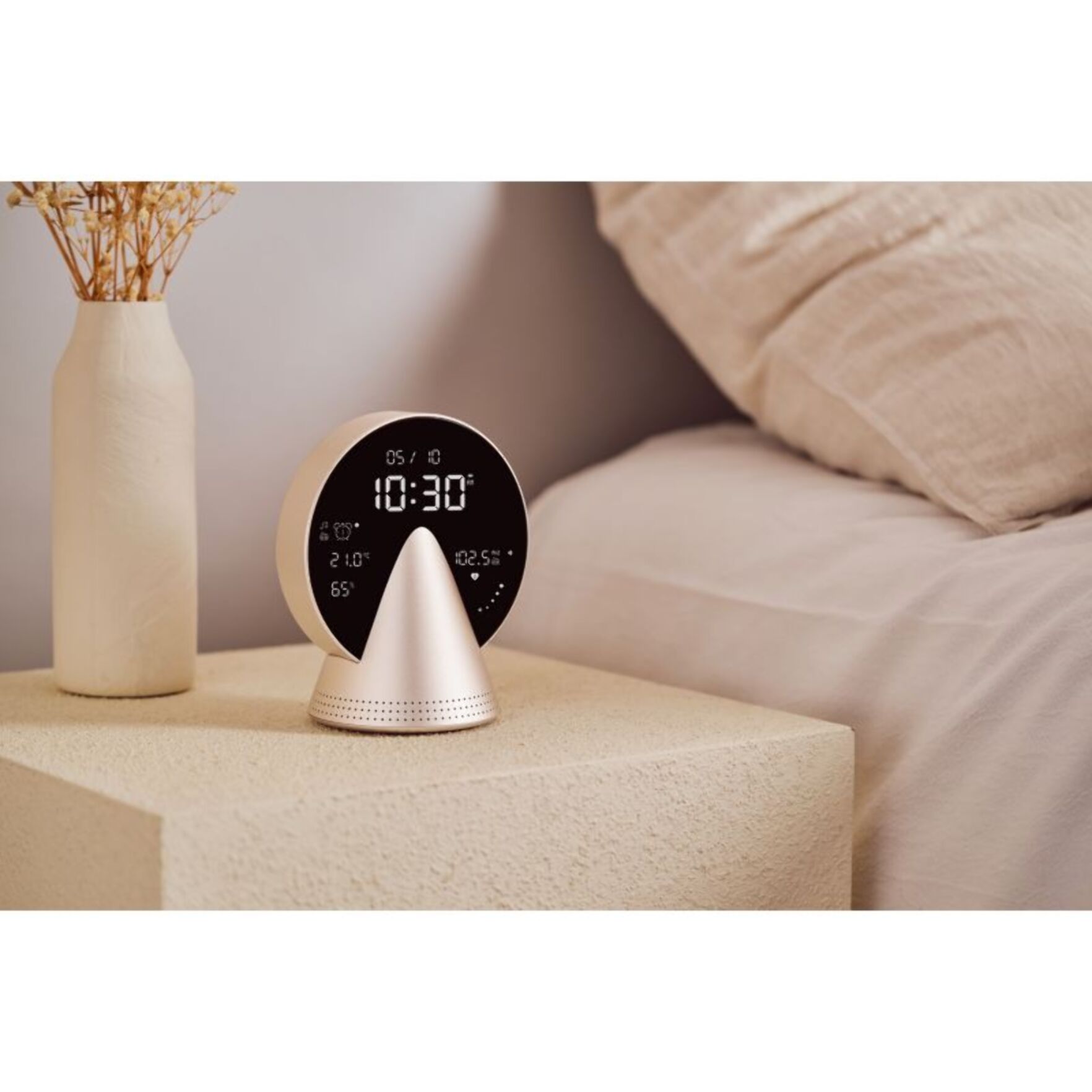 Radio réveil LEXON Conic Clock avec fonction Bluetooth Or