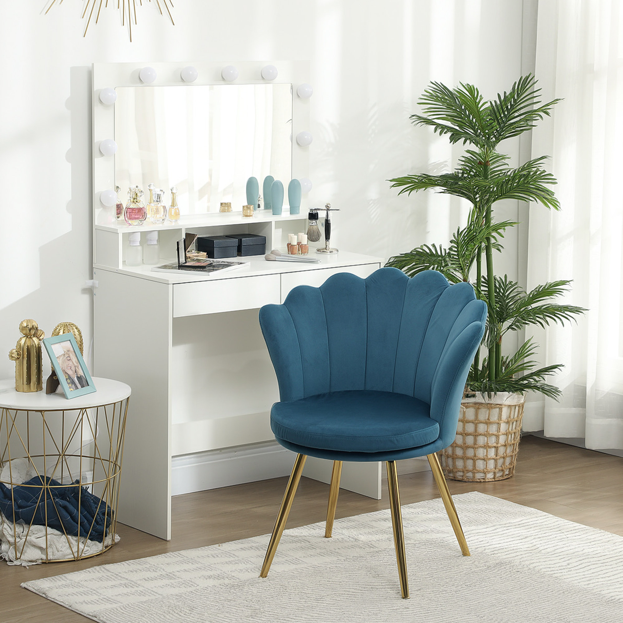 Chaise coquillage chaise design pieds métal dorés effilés velours bleu