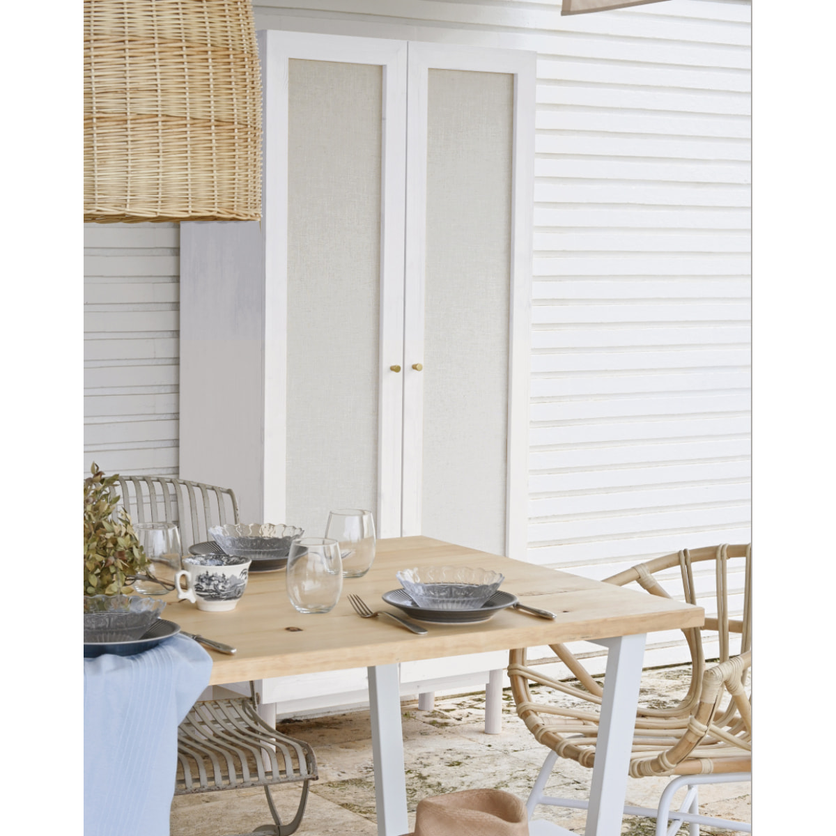 Armoire en bois massif et toile de lin blanc 180x80cm Hauteur: 180 Longueur: 80 Largeur: 40