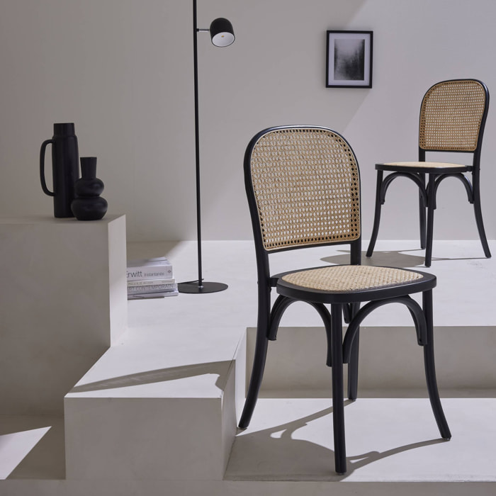 Lot de deux chaises vintage noires en bois avec assise et dossier en rotin