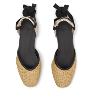 Alpargata plana Gasby en napa con cierre de cintas