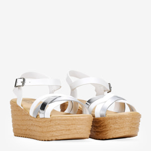 Sandalias blancas con plataforma efecto esparto