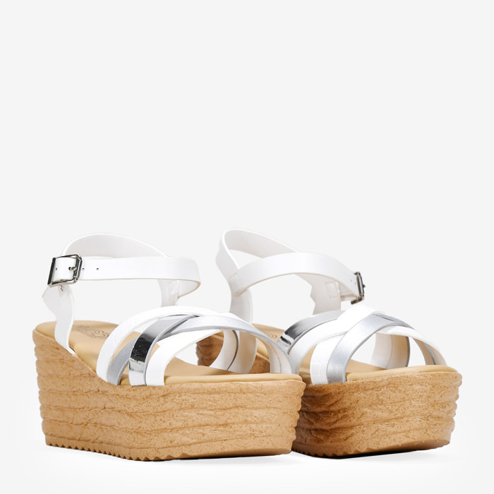 Sandalias blancas con plataforma efecto esparto