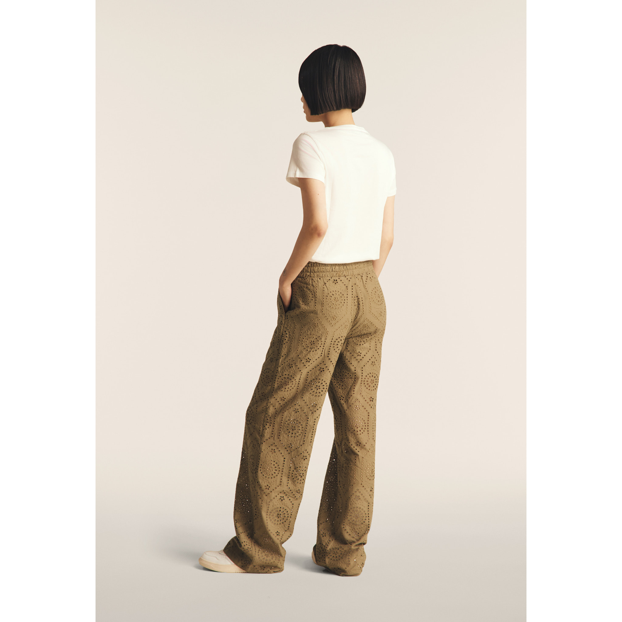 Pantaloni in mussola doppiati in cotone ricamato Sangallo