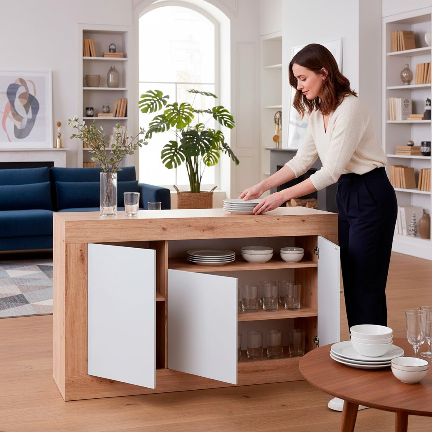 Credenza Moderna Madia A Terra Con 3 Ante Vano A Giorno E Ripiani Interni Mobile Contenitore In Melaminico Antigraffio 144x42x87 Cm Rovere e Bianco