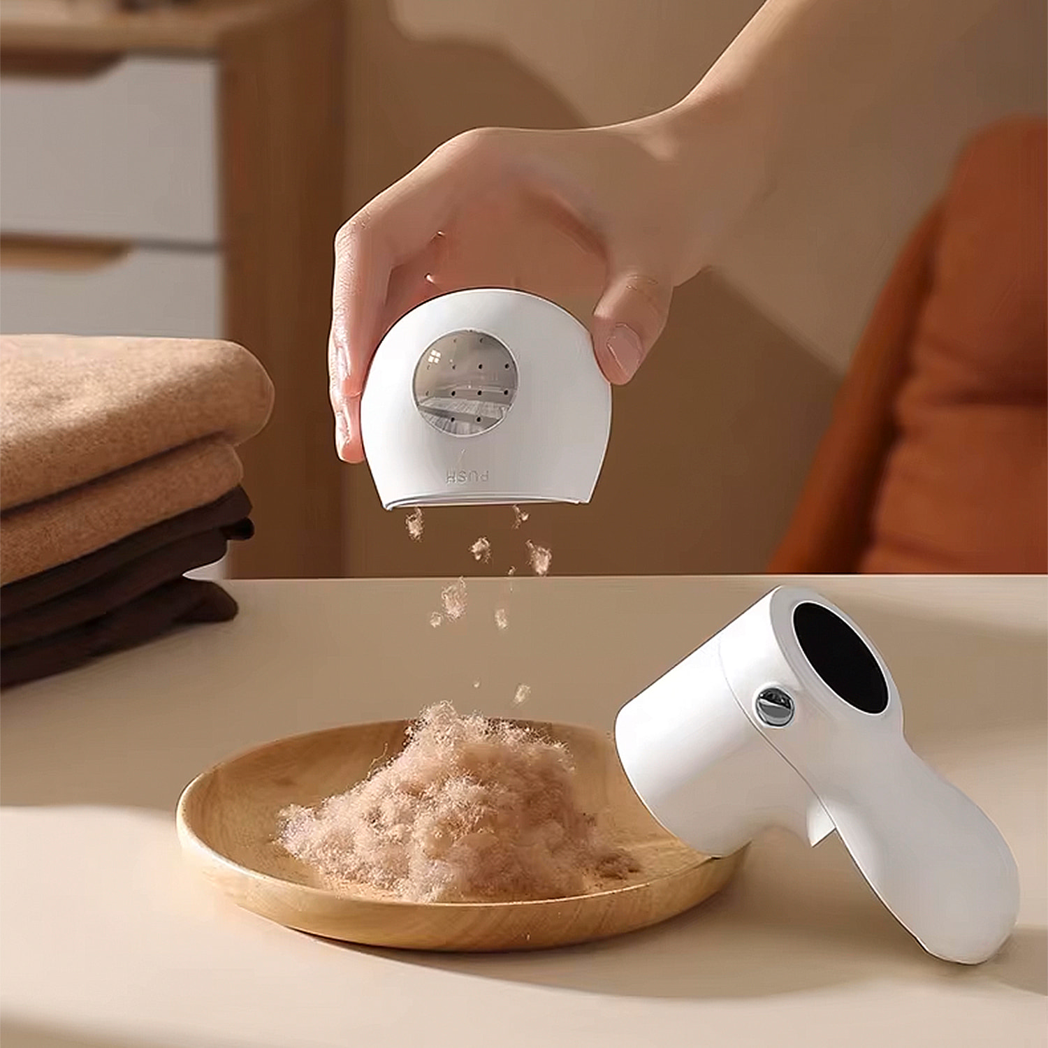 Rasatrice per pelucchi compatta per la casa, con batteria ricaricabile. Schermo digitale e 3 livelli di potenza.