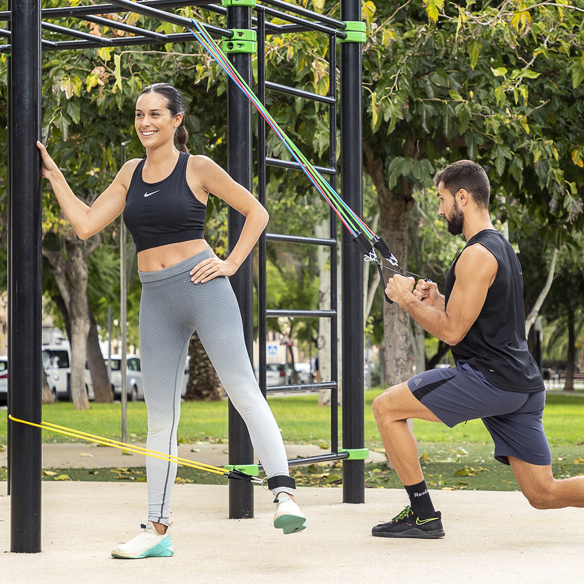 Pack Attrezzo per Trazioni e Fitness con Manuale di Esercizi e Set di Bande di Resistenza con Accessori e Manuale per gli Eserci