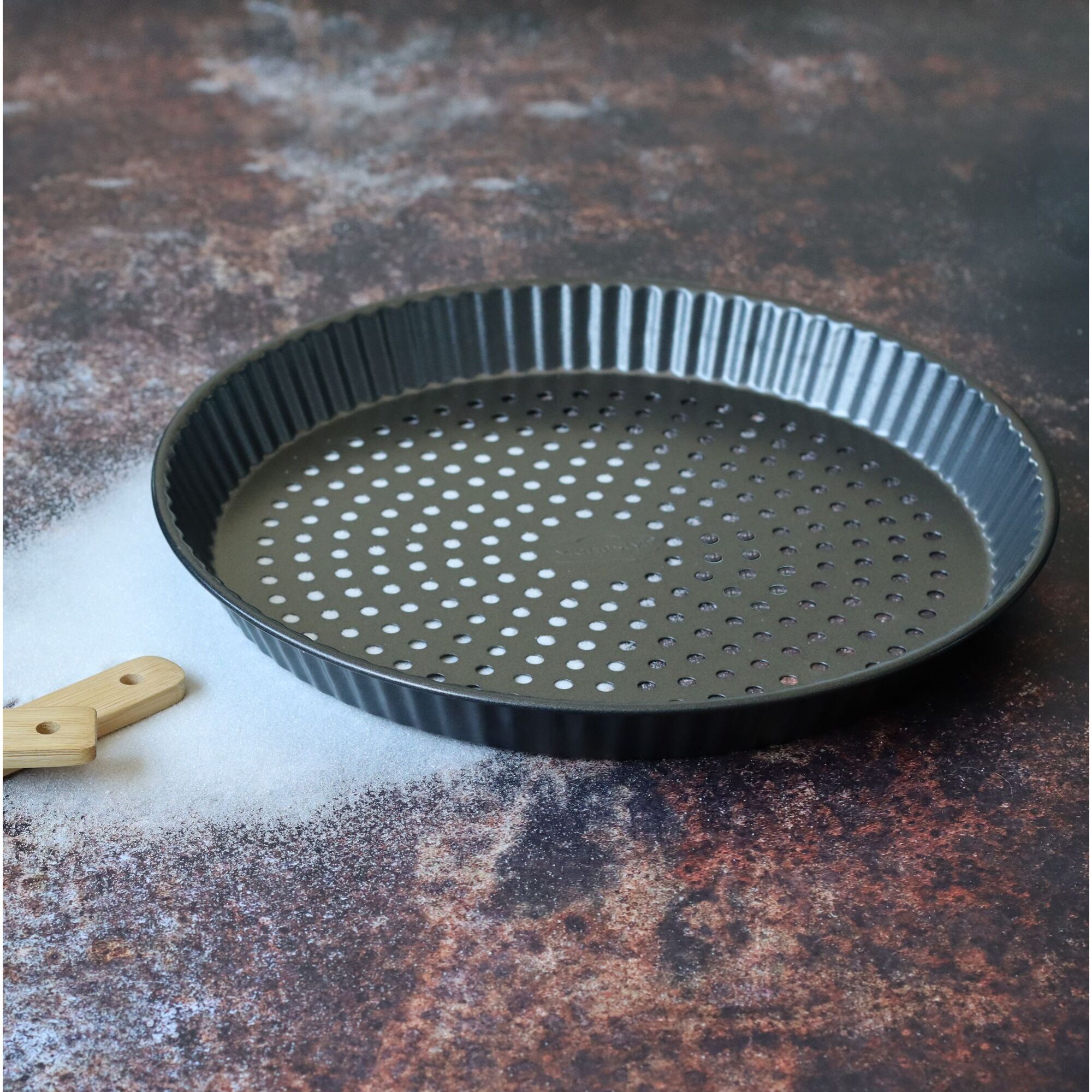 Moule à tarte perforé en acier carbone 30cm AMANDINE