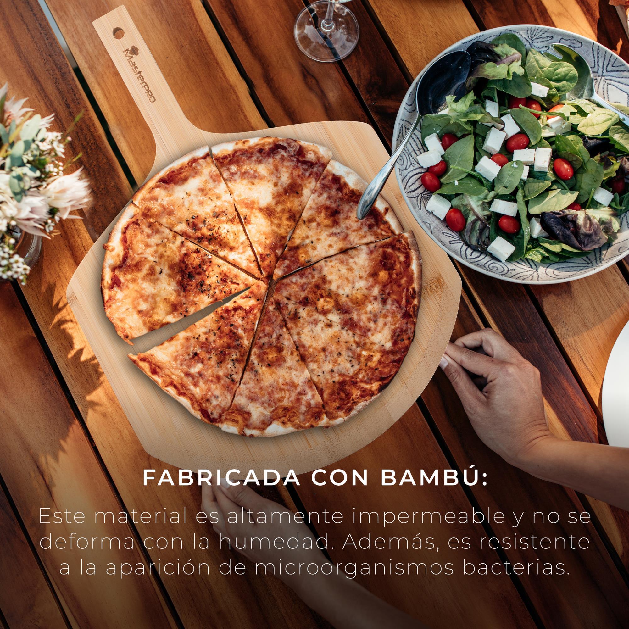 Set compuesto por cortador de pizza + tabla de corte en madera masterpro