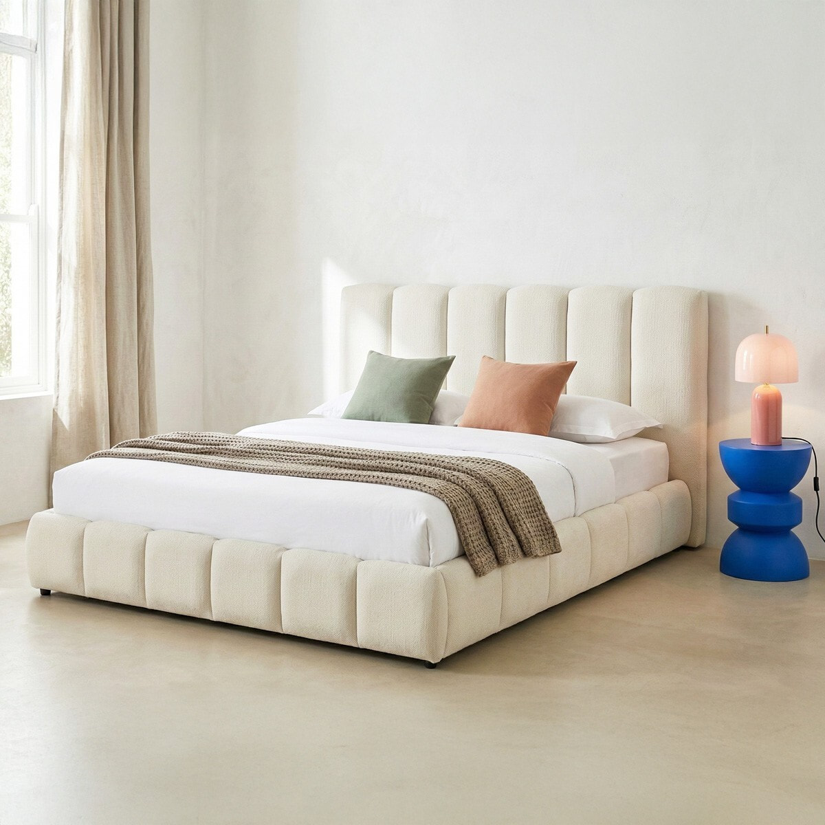 Lit coffre adulte avec tête de lit capitonnée en tissu chenille - NILS