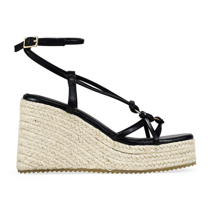 Sandalias de cuña negras con rafia