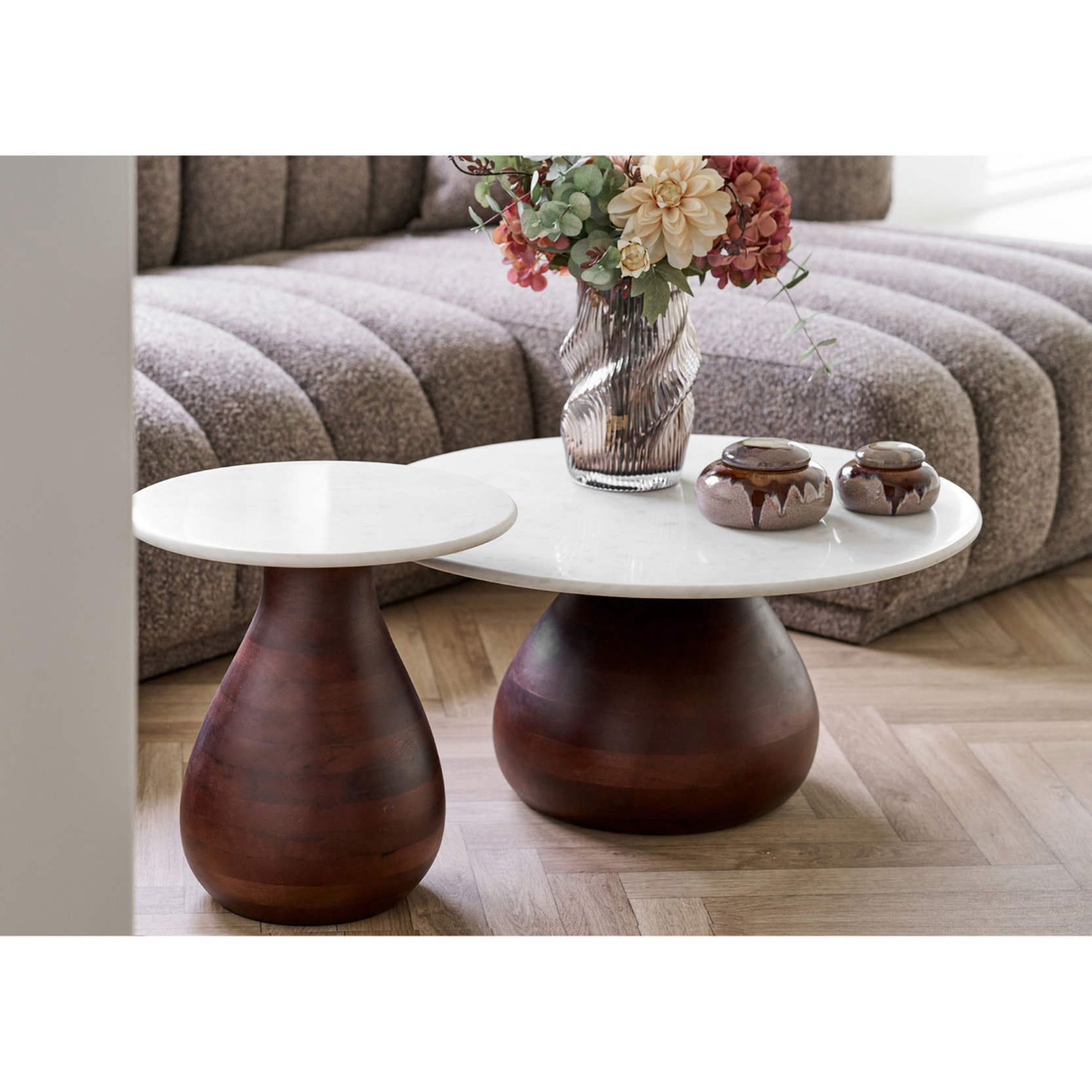 Tavolino d'appoggio Heide in marmo bianco e legno di mango scuro ø40×41 cm