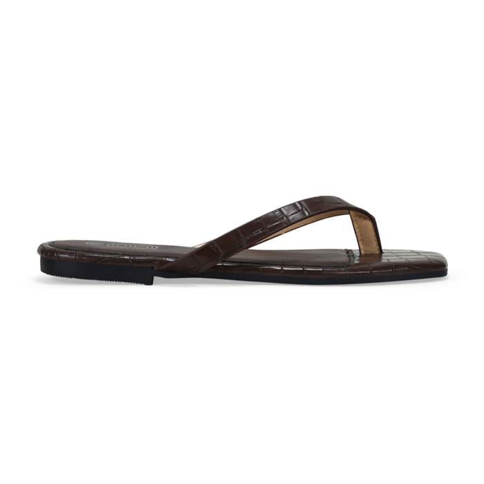 Sandalias de dedo marrones efecto cocodrilo