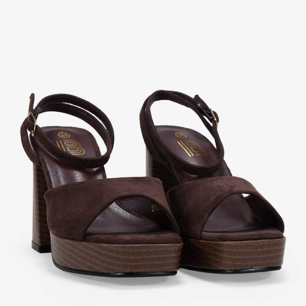 Sandalias de tacón marrones con plataforma de madera
