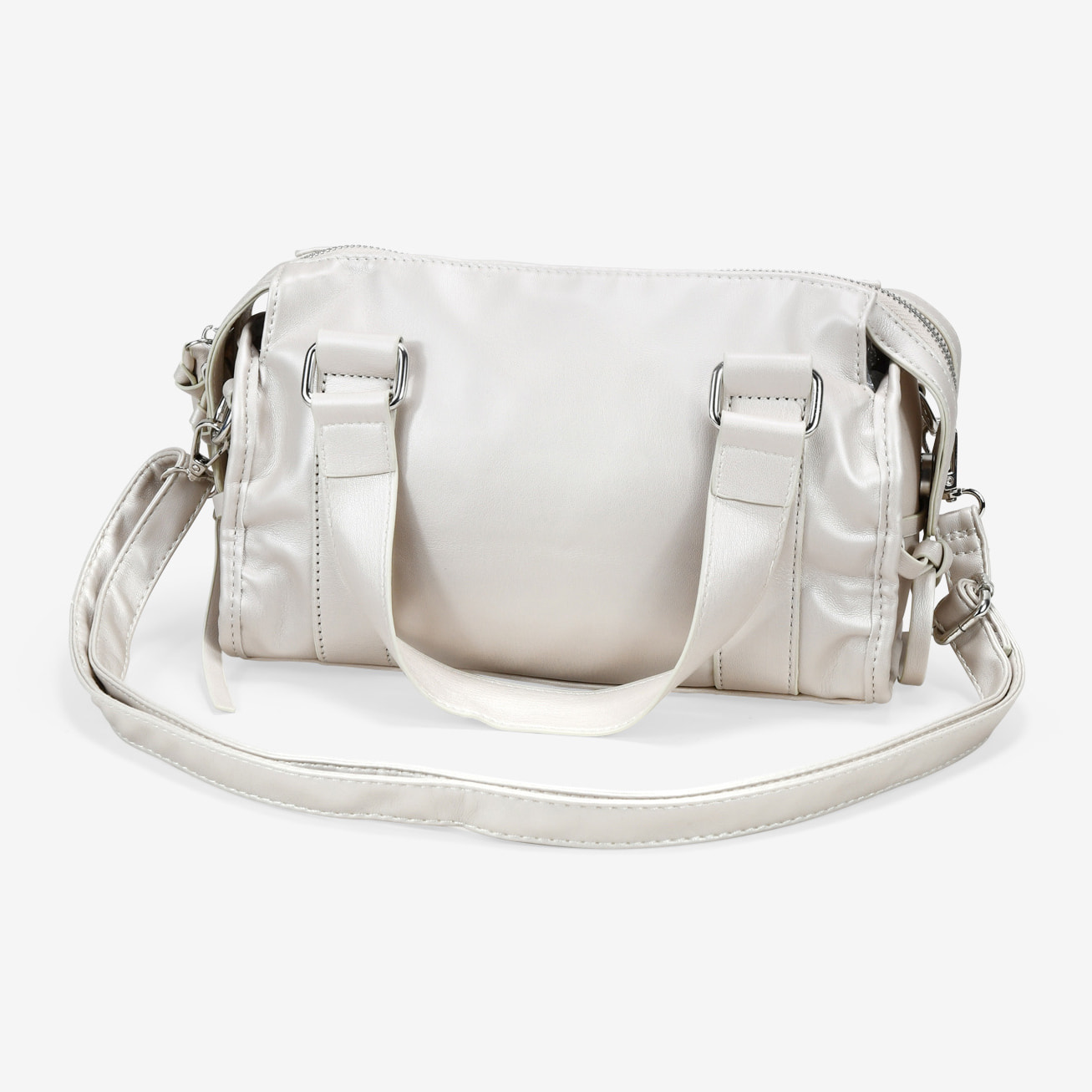 Bolso de mano beige rectangular con tachuelas