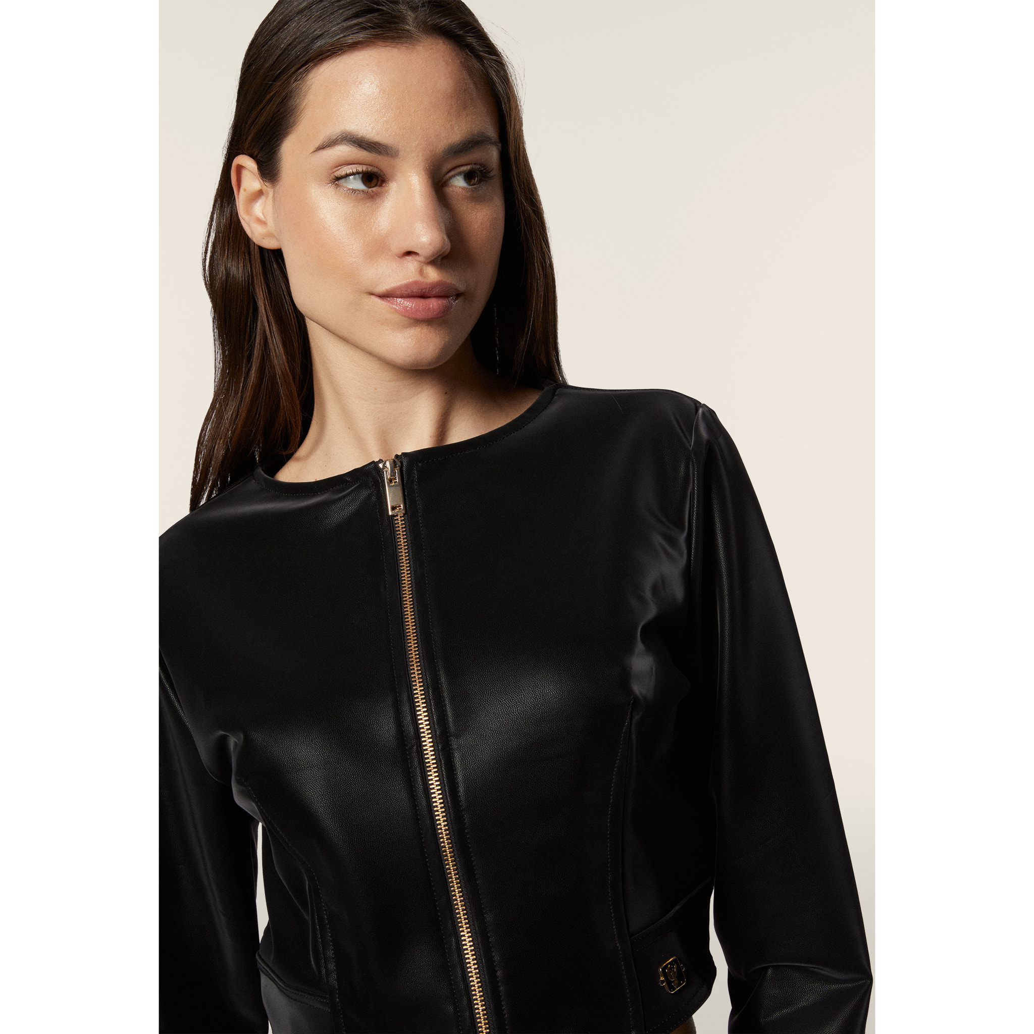 Giacca corta con zip da donna in similpelle lucida