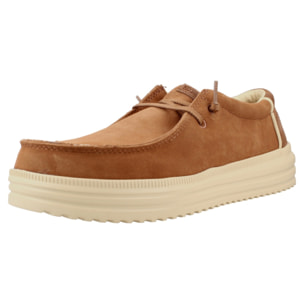 Informales Hombre de la marca HEY DUDE  modelo HD45845 REV SUEDE MARRON CLARO