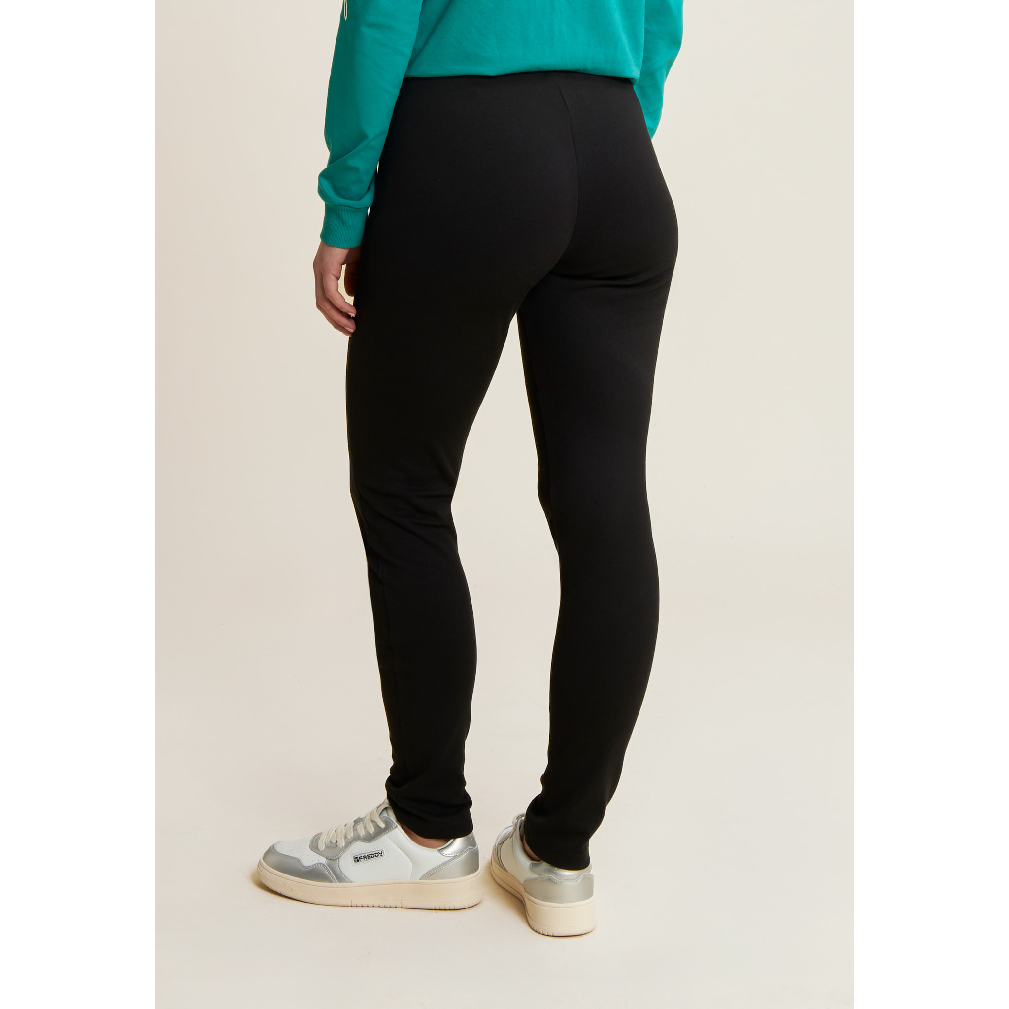 Pantaloni sportivi con fondo aderente