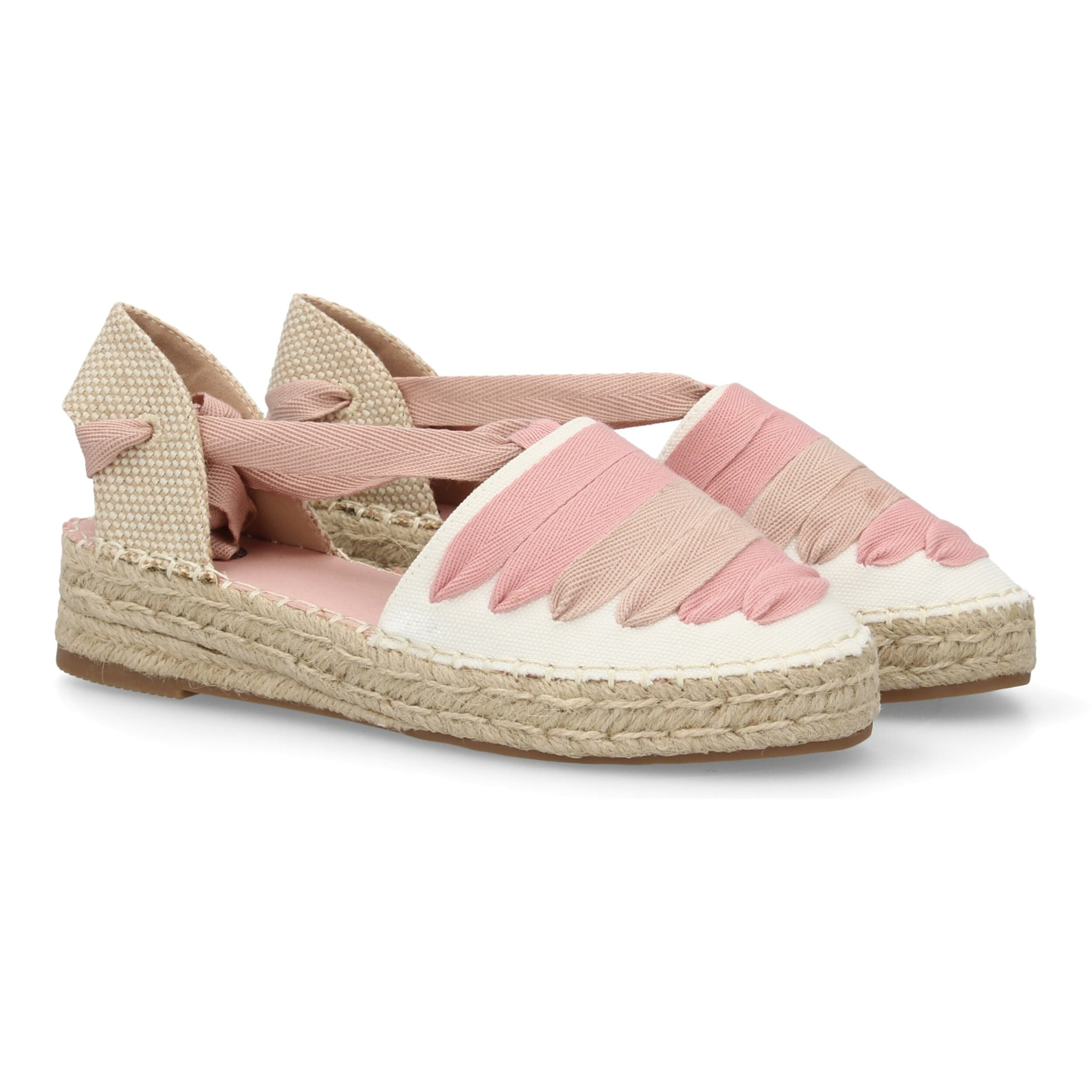 Sandalia de plataforma con cintas.