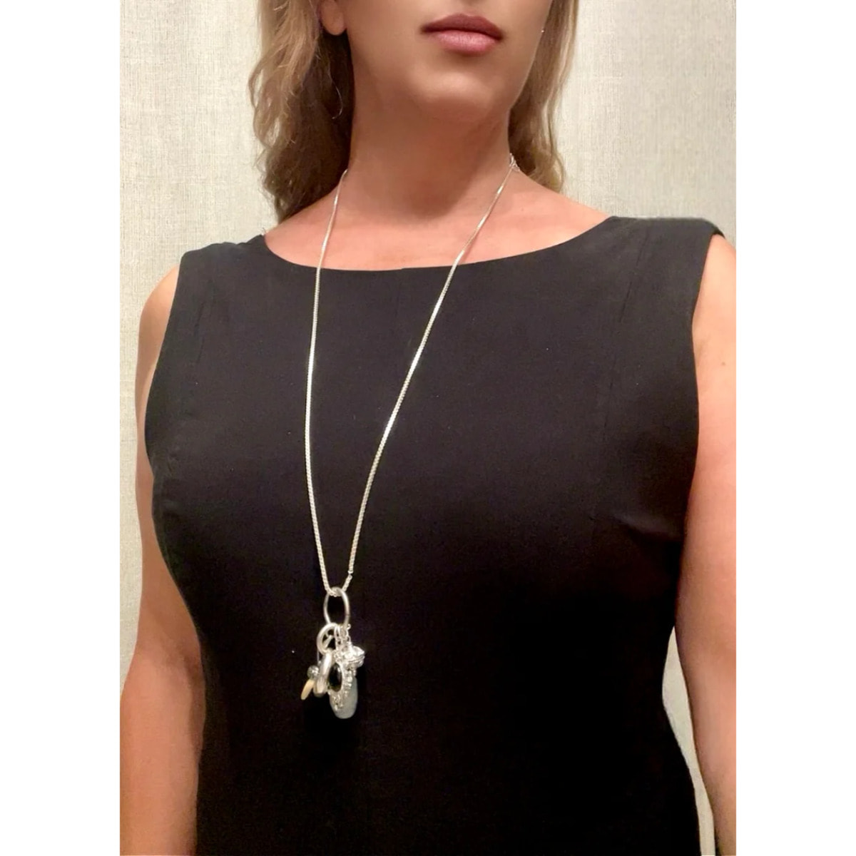 Collar largo Drift plata 10µ con anillo y otros charms