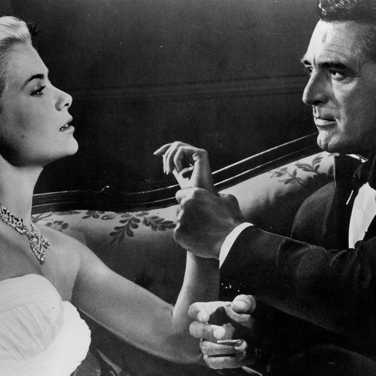 Affiche cinéma - Cary Grant et Grace Kelly La main au collet , 1955 Affiche sous cadre noir