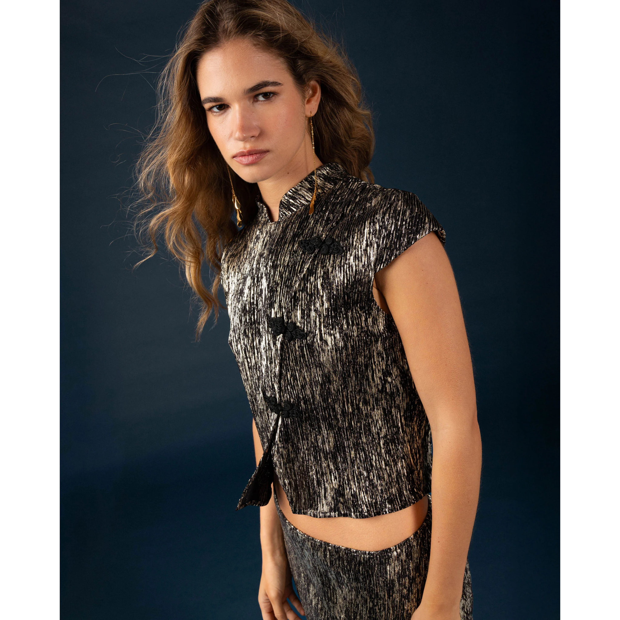 Top quipao con cuello mao con cierre de alamares de mujer