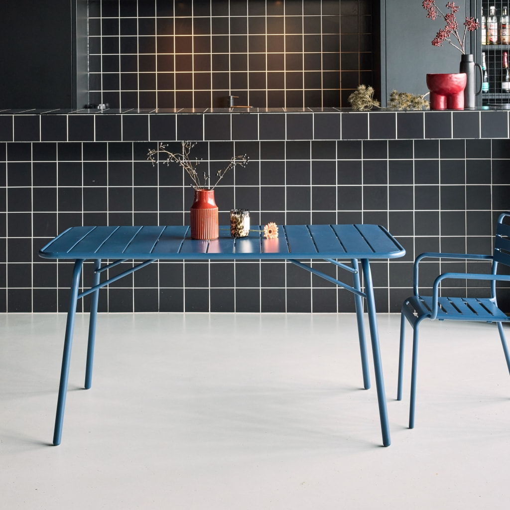 Table de jardin pliante métal 6 places. marine. Amelia. 140x80 cm. traitement antirouille. lattes et bords arrondis