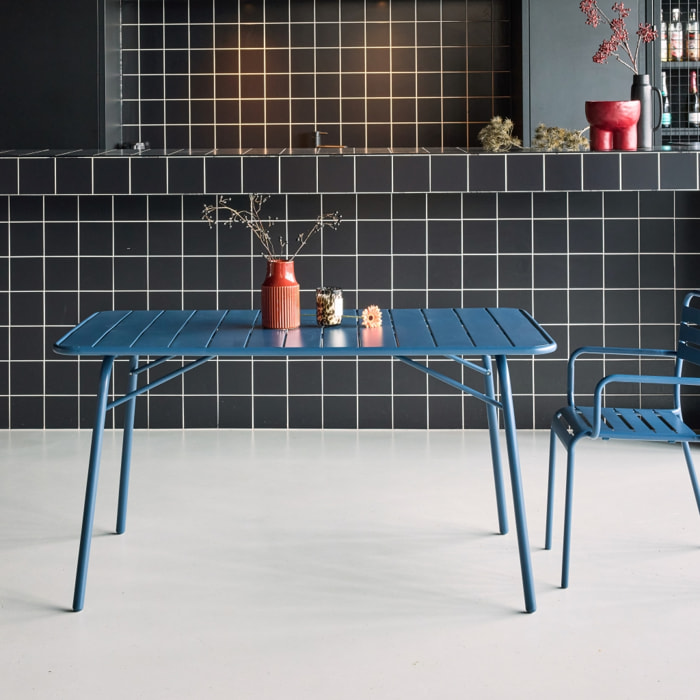 Table de jardin pliante métal 6 places. marine. Amelia. 140x80 cm. traitement antirouille. lattes et bords arrondis