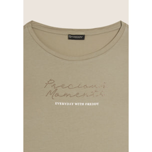 T-shirt con maniche in tessuto crinkle e scritta gioiello