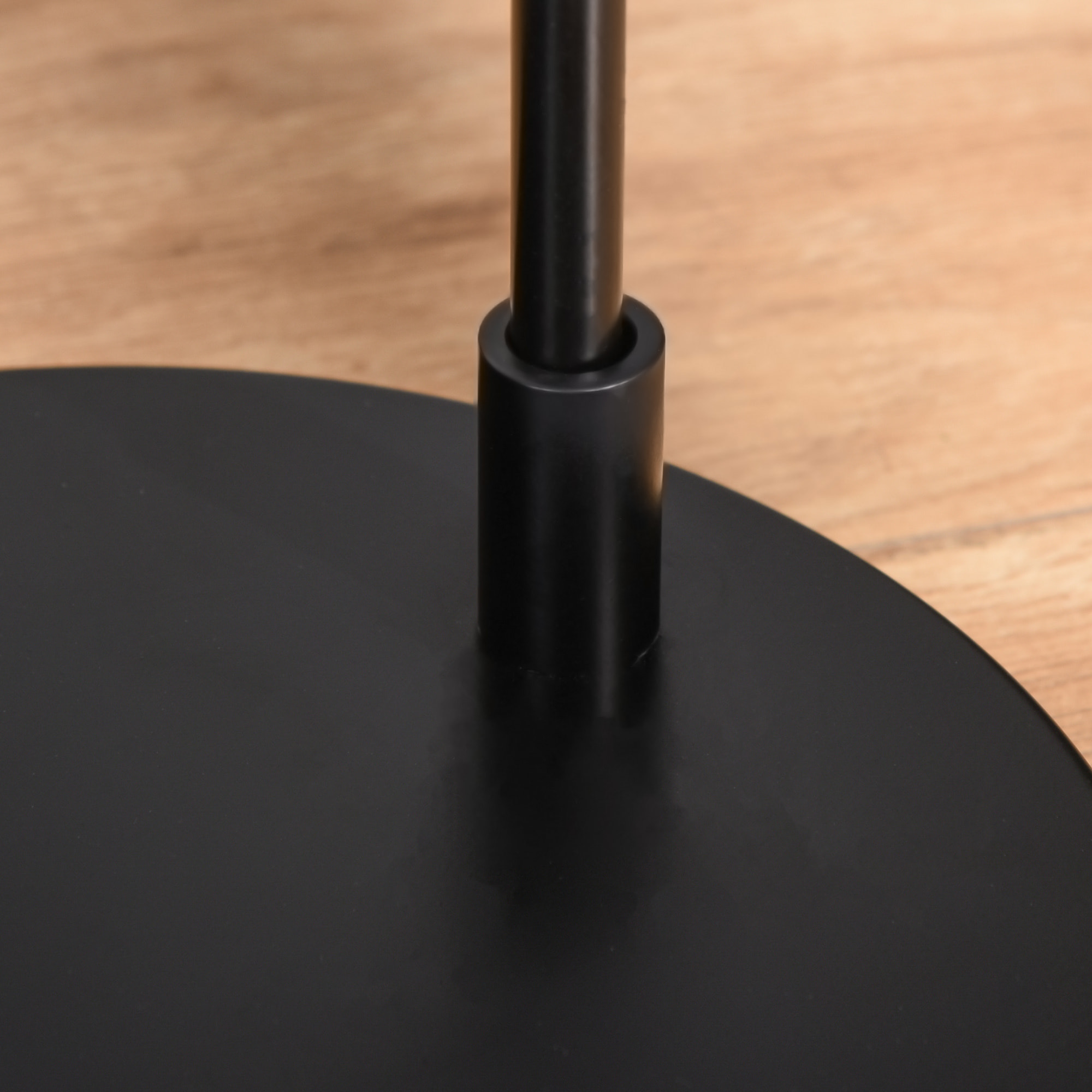Lampadaire design industriel grillagé et arqué 40 W max. métal noir rotin