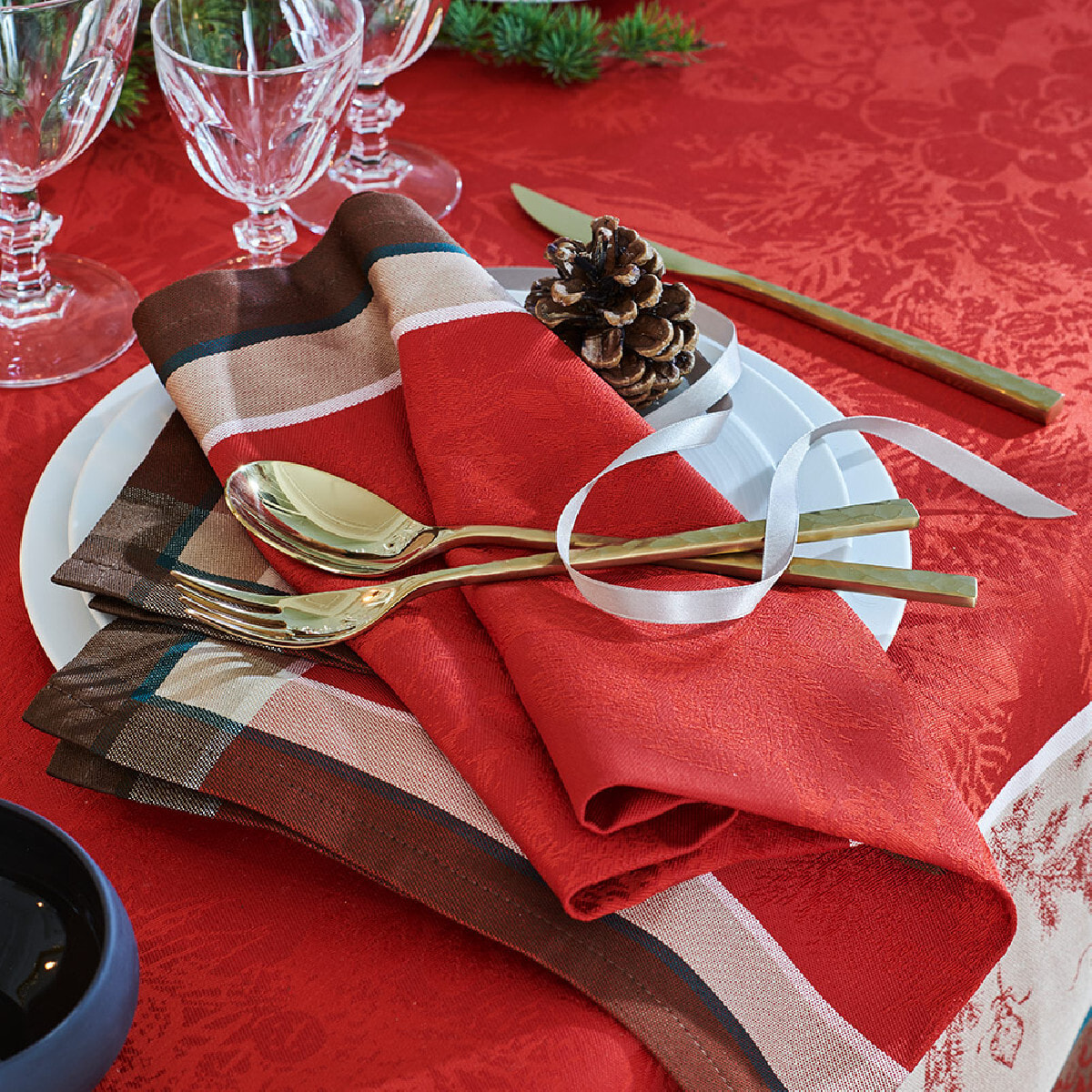 Serviette pur coton motif jacquard rouge Couronne de noel rouge