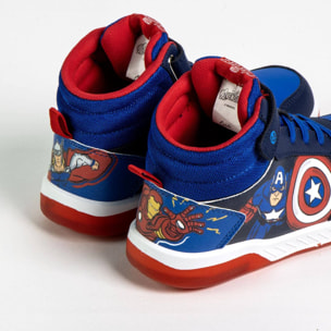 Zapatilla deportiva infantil suela ligera con luces "Avengers"