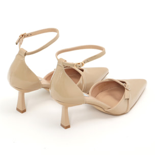 Sandali in simil pelle verniciata con tacco a rocchetto