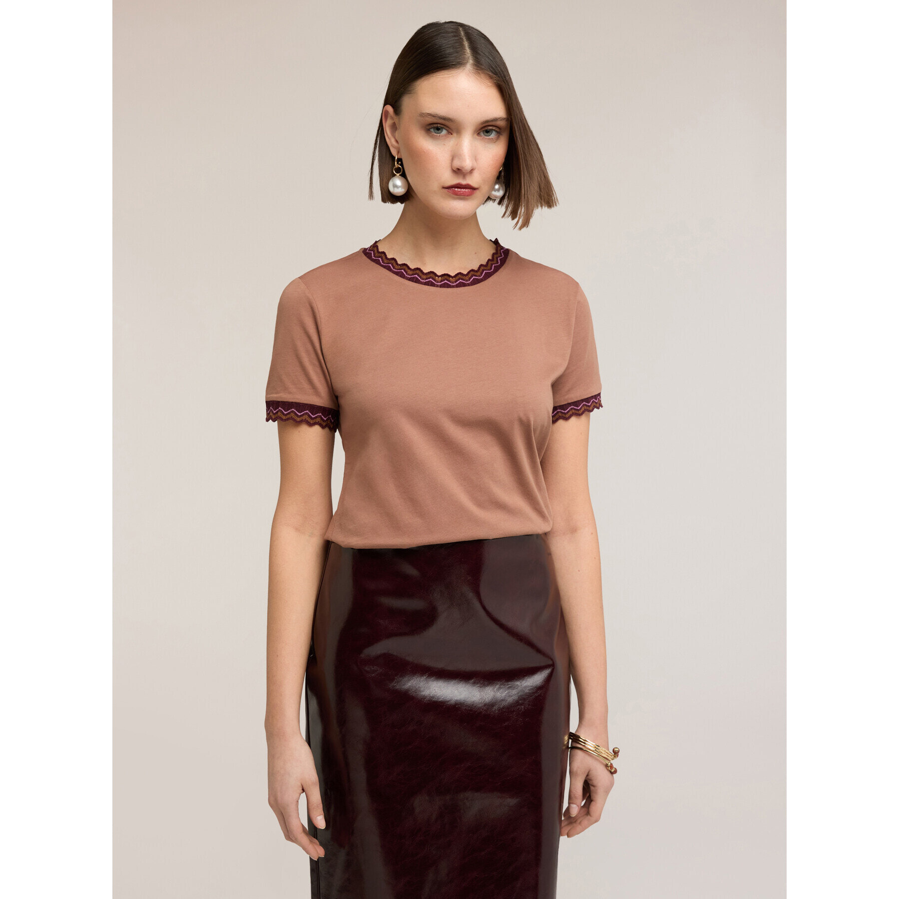 Motivi - T-shirt con bordi in maglia - Marrone