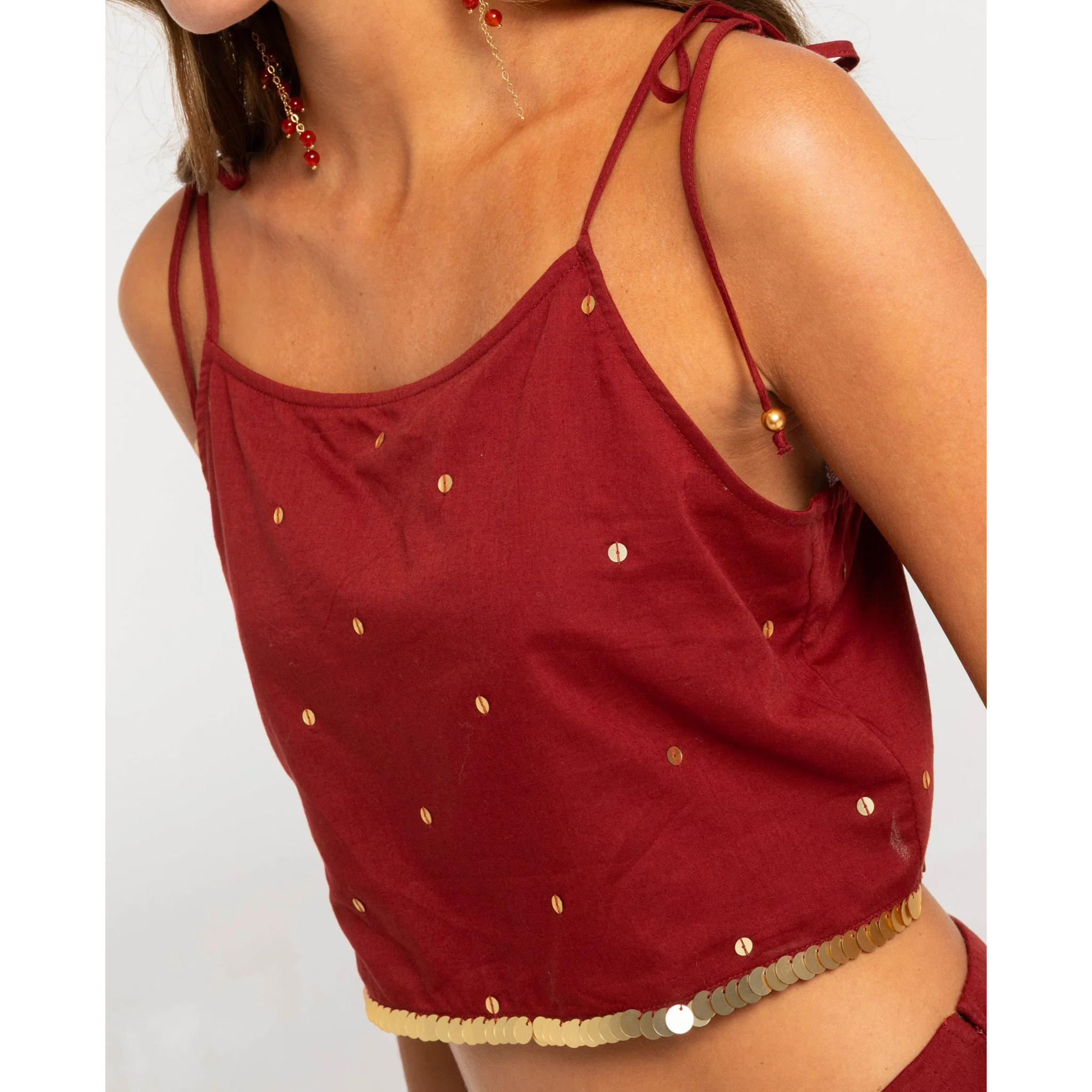 Top de mujer corto con lentejuelas y tirantes