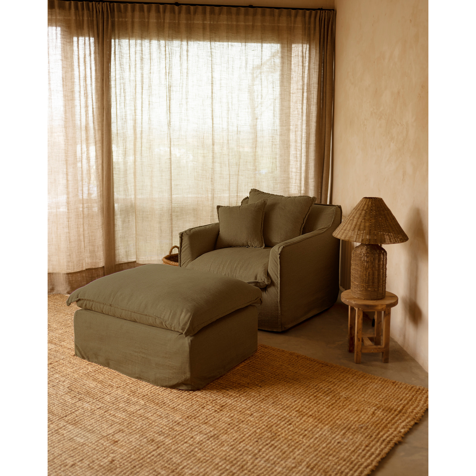 Pouf en coton et lin déhoussable ton vert de 90x72cm Hauteur: 47 Longueur: 90 Largeur: 72