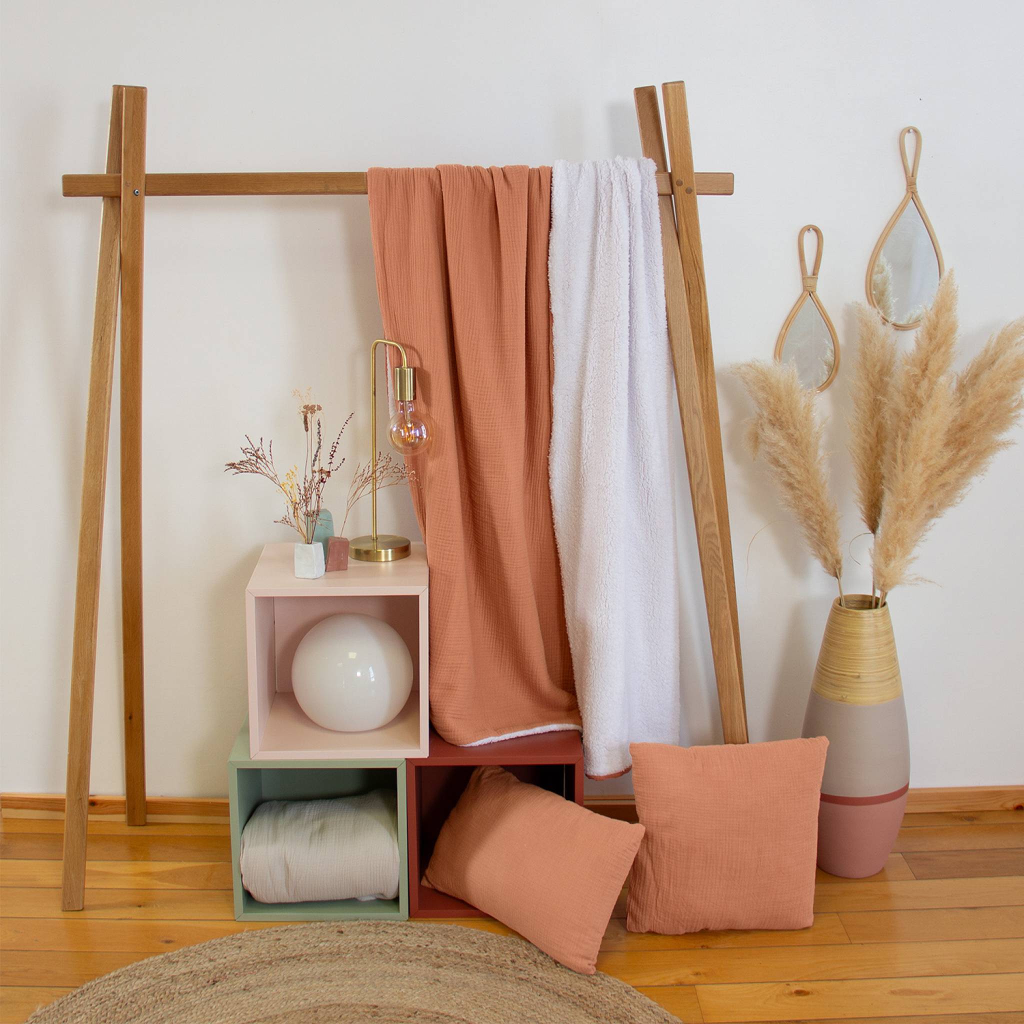 Plaid sherpa et gaze de coton 130 x 170 cm caramel. ALIX. bi-matière